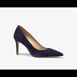Michael kors navy blue suede pump keke mid heel  nwt size 9
